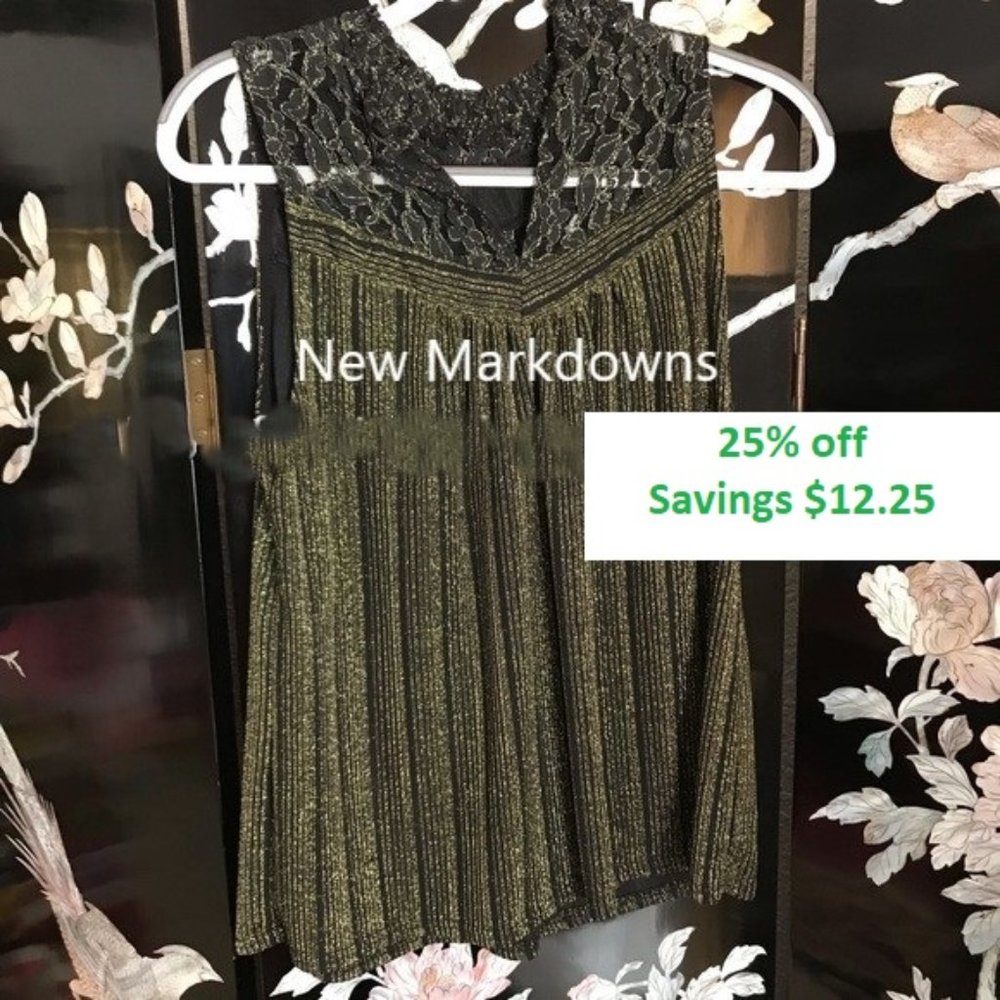 🐢metallic top with lace.  NWOT